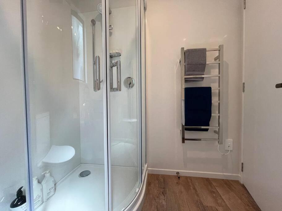 Peaceful 2Bed2Bath With Parking Close To Colombo St クライストチャーチ エクステリア 写真
