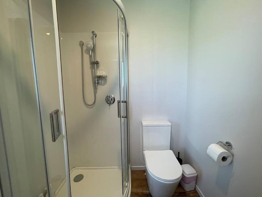 Peaceful 2Bed2Bath With Parking Close To Colombo St クライストチャーチ エクステリア 写真