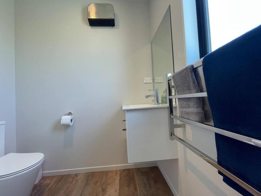 Peaceful 2Bed2Bath With Parking Close To Colombo St クライストチャーチ エクステリア 写真