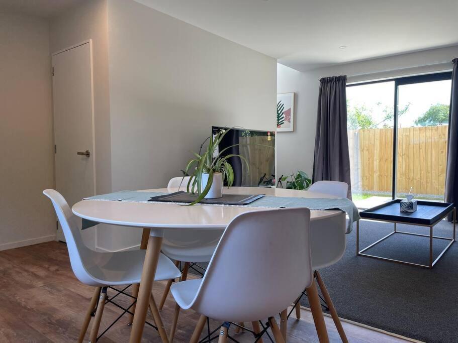 Peaceful 2Bed2Bath With Parking Close To Colombo St クライストチャーチ エクステリア 写真