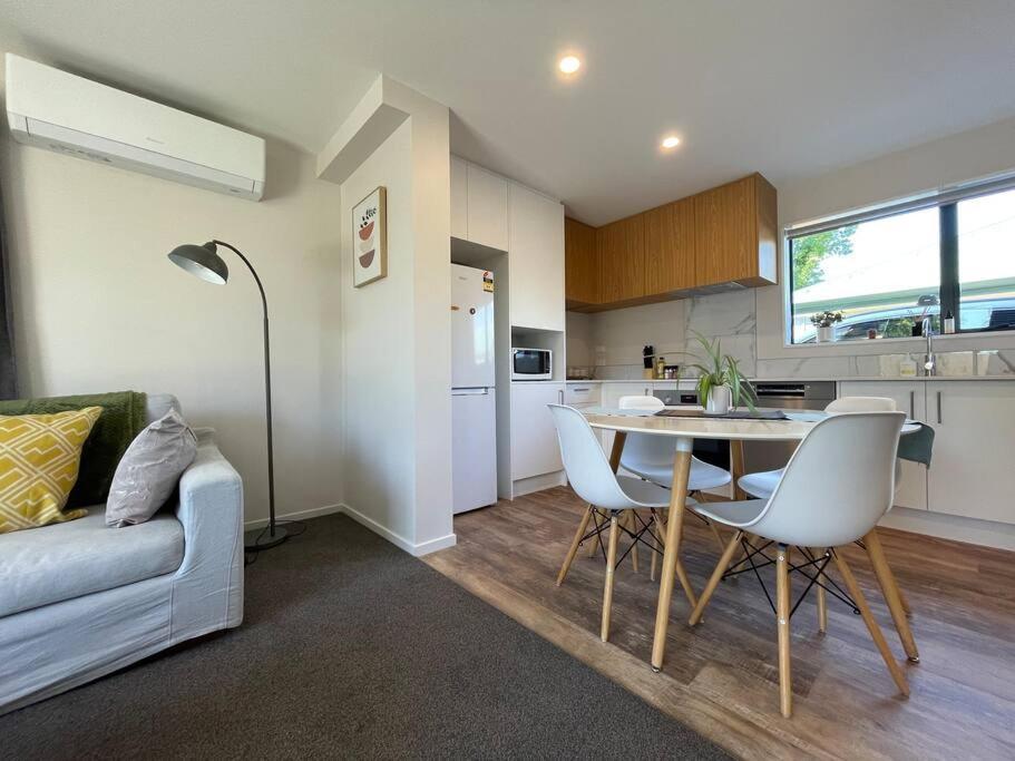Peaceful 2Bed2Bath With Parking Close To Colombo St クライストチャーチ エクステリア 写真