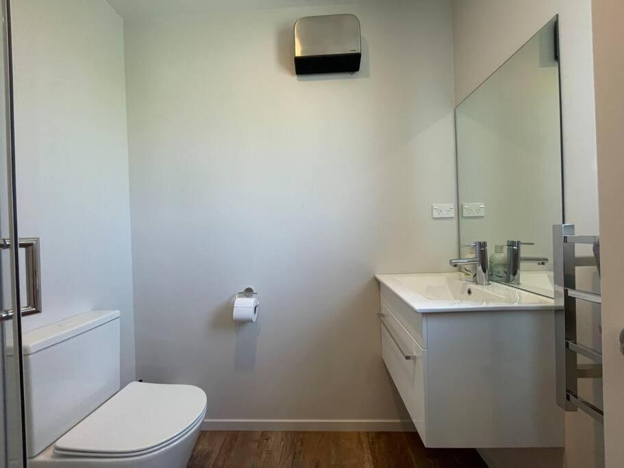 Peaceful 2Bed2Bath With Parking Close To Colombo St クライストチャーチ エクステリア 写真