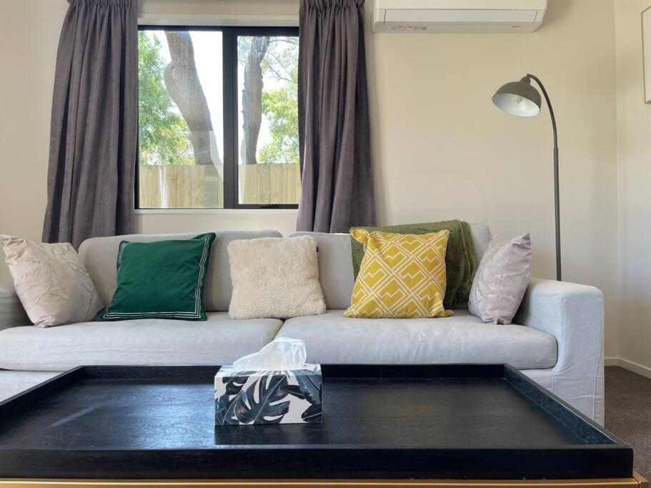 Peaceful 2Bed2Bath With Parking Close To Colombo St クライストチャーチ エクステリア 写真
