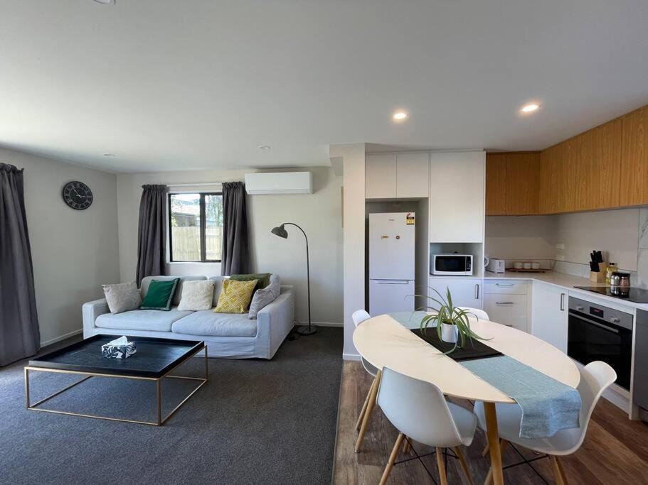 Peaceful 2Bed2Bath With Parking Close To Colombo St クライストチャーチ エクステリア 写真