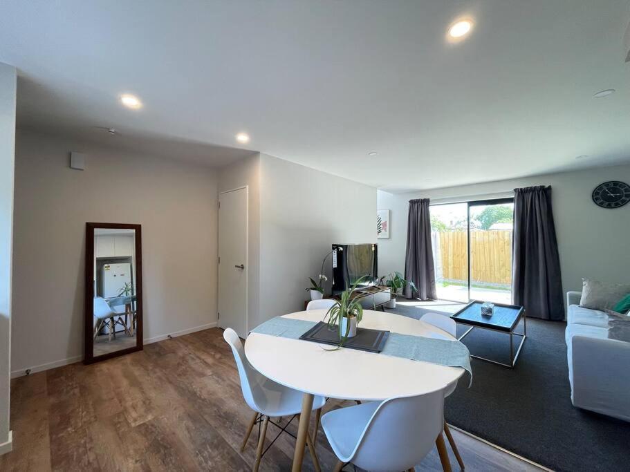 Peaceful 2Bed2Bath With Parking Close To Colombo St クライストチャーチ エクステリア 写真